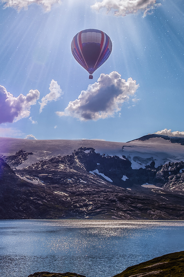 Ballons and Lake Wallpaper