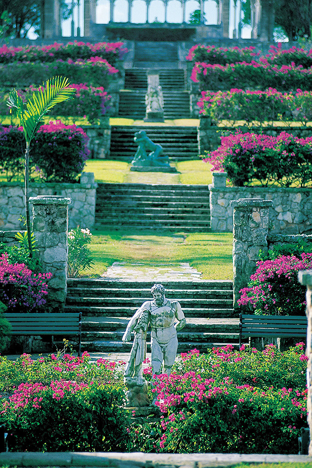 Bahamas Versailles Gardens Wallpaper