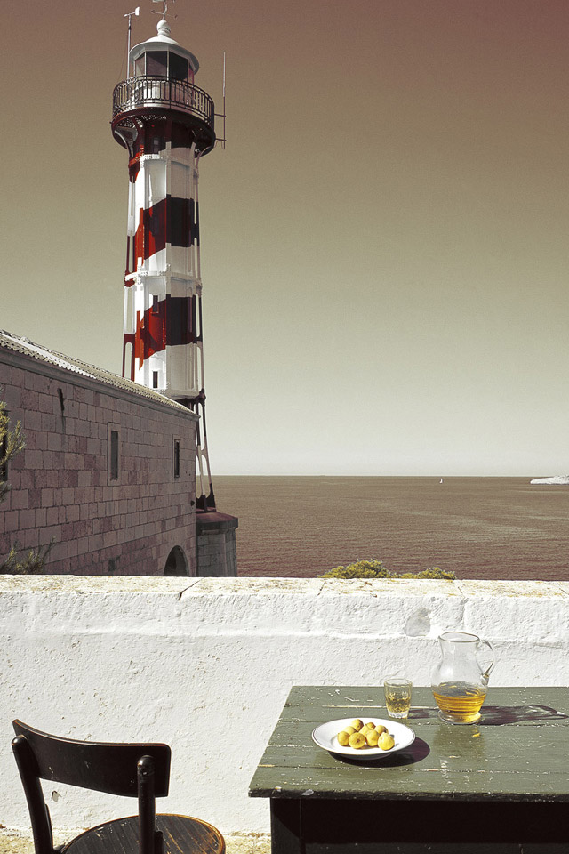 Lighthouse on Bay Wallpaper