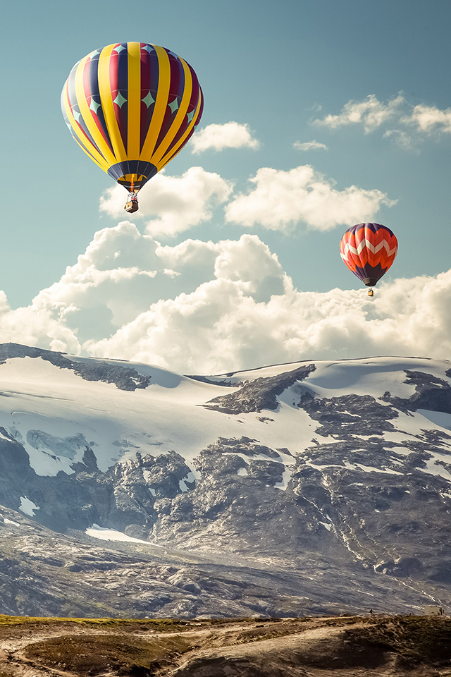 Balloons over Mountains Wallpaper